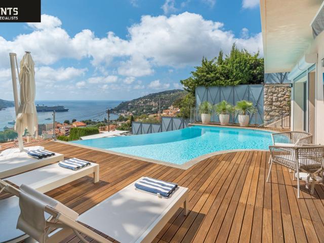 Villefranche sur Mer – Perchée au dessus de la légendaire ba. 180m² Villefranche Sur Mer