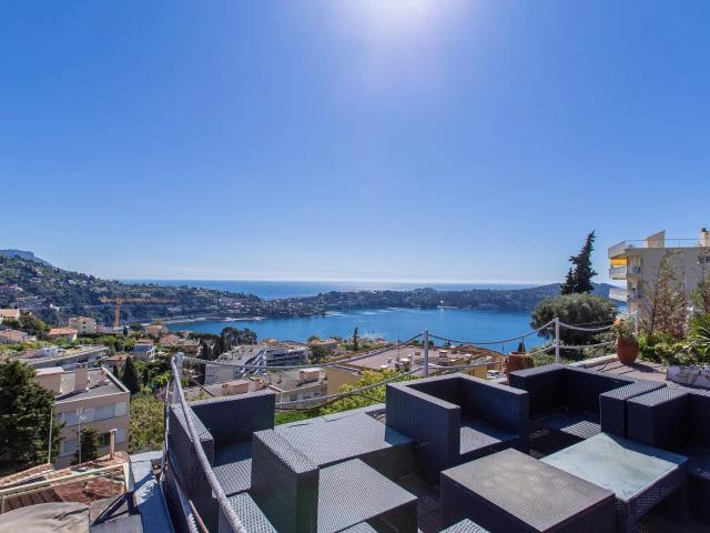 Villefranche sur Mer, superbe villa avec piscine, solarium, vue mer panoramique
