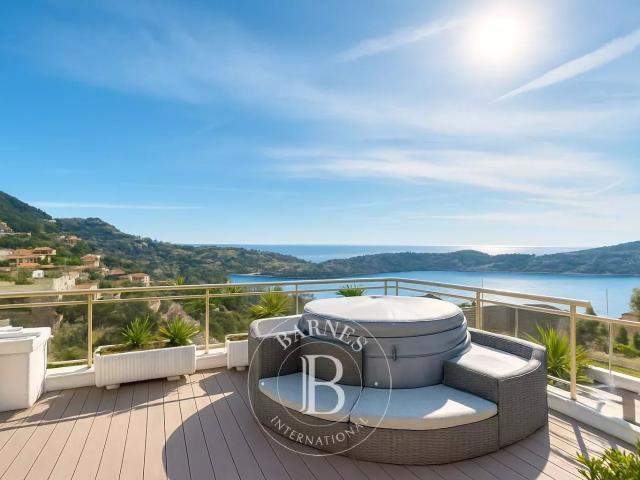 VILLEFRANCHE SUR MER SUPERBE VILLA DE VILLE VUE MER PANORAMIQUE
