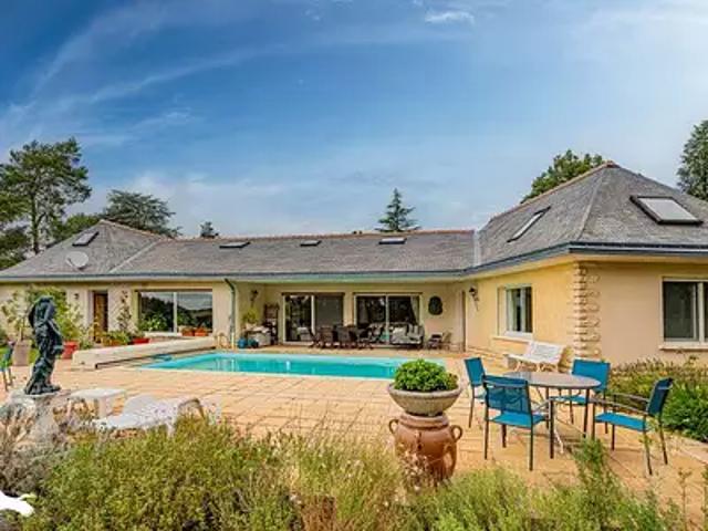Villeloin Coulangé 37460 Achat / Vente maison 12 pièces t12 au dernier étage parking