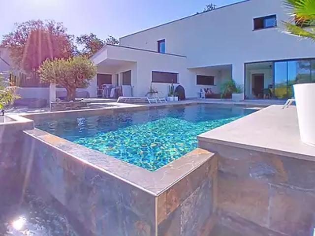 Villelongue dels Monts 66740 Achat / Vente maison 10 pièces t10 au dernier étage piscine