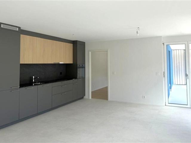 Villeret, prächtige 3,5 Zimmer Wohnung im 2. Stock mit Terrasse und Aufzug