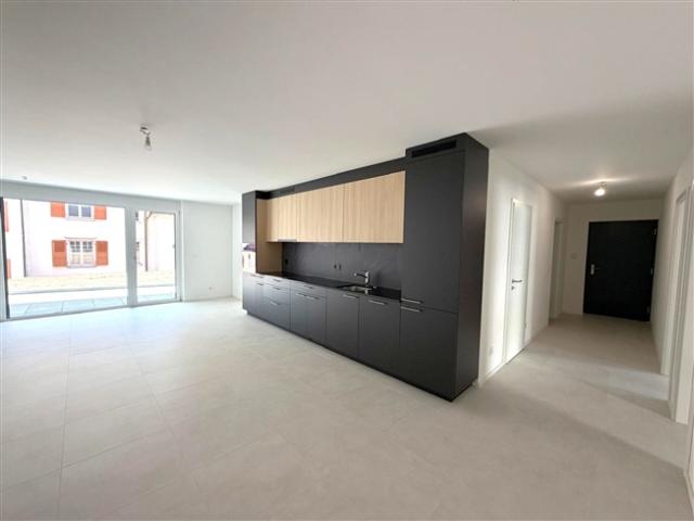 Villeret, prächtige 4,5 Zimmer Wohnung mit Terrasse und privatem Garten
