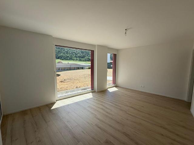 Villeret, splendid 4.5 room apartment with terrace and private garden