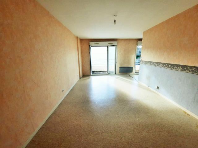 VILLERS LES NANCY BEAU STUDIO LUMINEUX DE 31 M2 AVEC BALCON