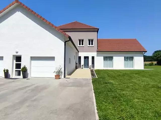 Villers Robert 39120 Achat / Vente maison 6 pièces t6 au dernier étage terrasse
