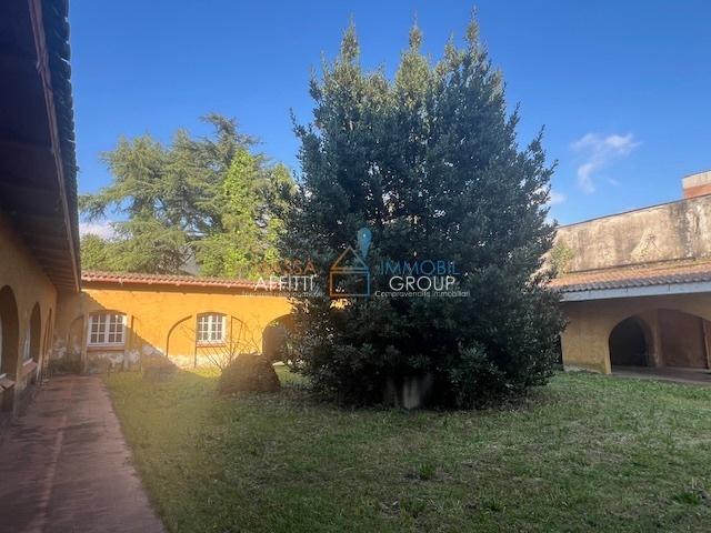 Villetta a schiera con giardino in via pietro pellegrini 17, Massa