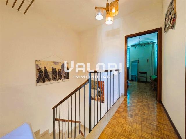 Villetta a schiera con SALA, CUCINA, 3C, 2B, 2 BALCONI, PICCOLA CORTE