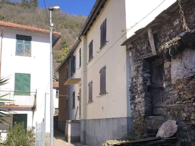 Villetta a schiera con terrazzo in frazione vallebuona 7, Lumarzo