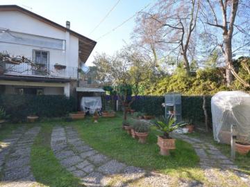 Villetta a schiera in affitto a Massa