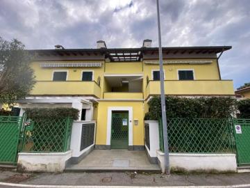 Villetta a schiera in affitto a Massa