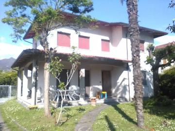 Villetta a schiera in affitto a Montignoso MS