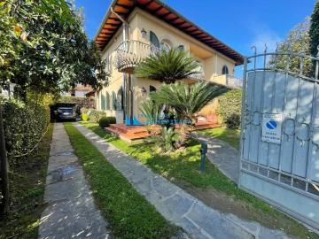 Villetta a schiera in affitto a Montignoso MS