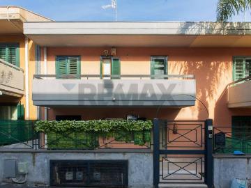 Villetta a schiera in affitto a Aci Catena CT