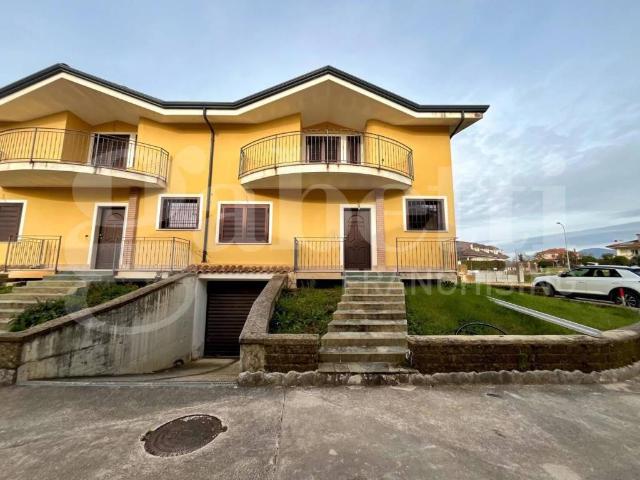 Villetta a schiera in affitto a Baia e Latina CE