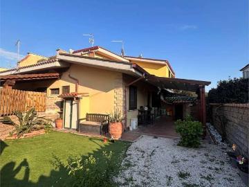 Villetta a schiera in affitto a Pomezia RM