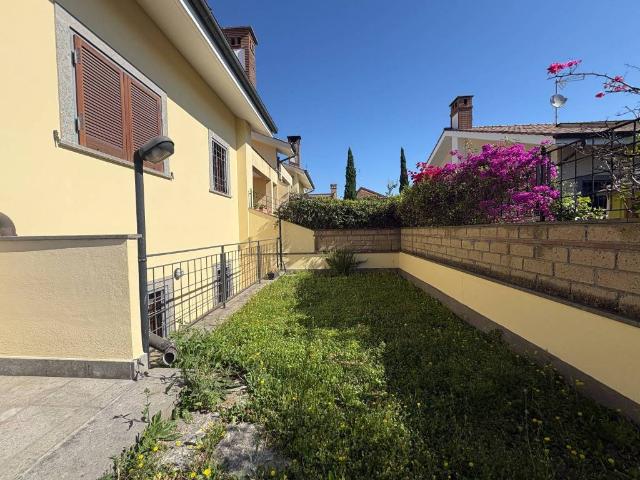 Villetta a schiera in affitto a Roma RM