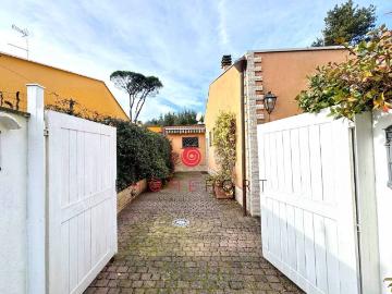 Villetta a schiera in affitto a Roma RM