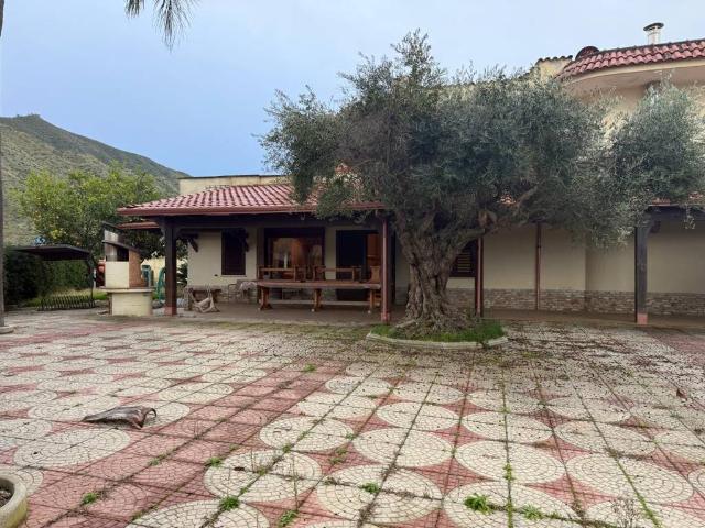 Villetta a schiera in affitto a Sessa Aurunca CE