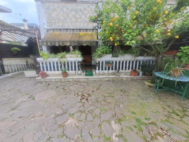 Villetta a schiera in affitto di 90 m² in Viale dei Gerani, 16