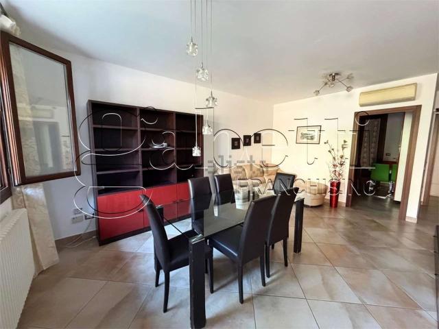 Villetta a schiera in affitto di 102 m²