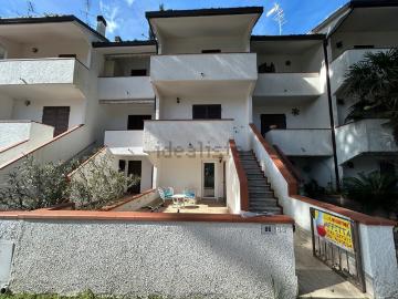 Villetta a schiera in affitto di 110 m² in Viale Ugo Foscolo, 86