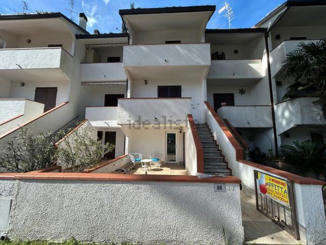 Villetta a schiera in affitto di 110 m² in Viale Ugo Foscolo, 86