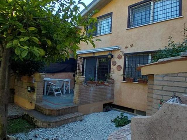 Villetta a schiera in affitto di 122 m² in Via Antifonte di Ramnunte