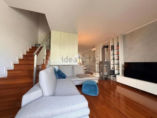 Villetta a schiera in affitto di 127 m² in Via Jacopo Crescini