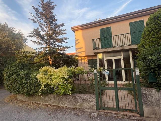 Villetta a schiera in affitto di 130 m² in Via Germania