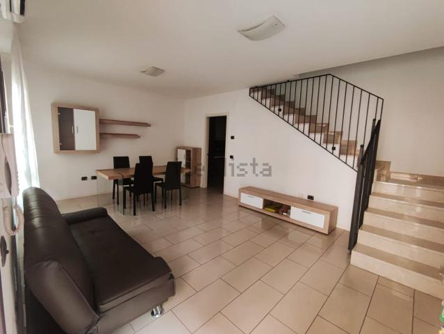 Villetta a schiera in affitto di 130 m² in Viale Virginia Reiter