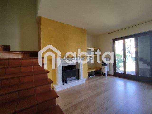 Villetta a schiera in affitto di 175 m² in Via Aldo Moro