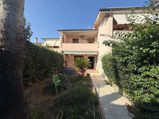 Villetta a schiera in affitto di 150 m² in Via Oceano Pacifico