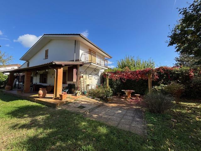 Villetta a schiera in affitto di 150 m² in Località staccionato