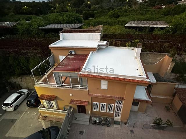 Villetta a schiera in affitto di 155 m² in Via Solfatara