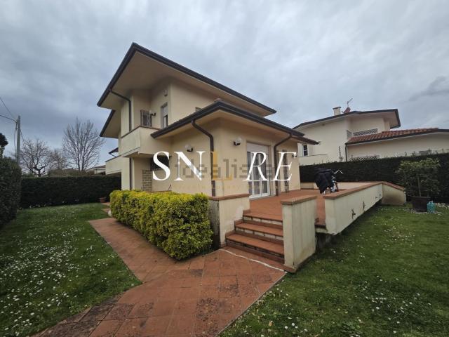 Villetta a schiera in affitto di 170 m² in Via Piave
