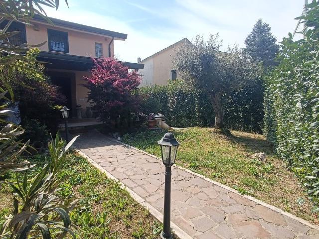 Villetta a schiera in affitto di 180 m² in Via Marano, 160