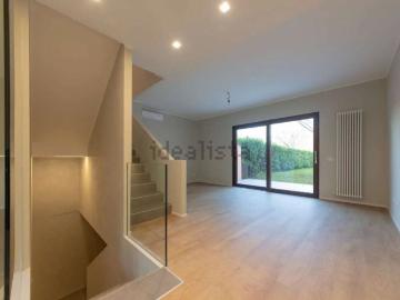 Villetta a schiera in affitto di 180 m² in Viale dei Platani, 106