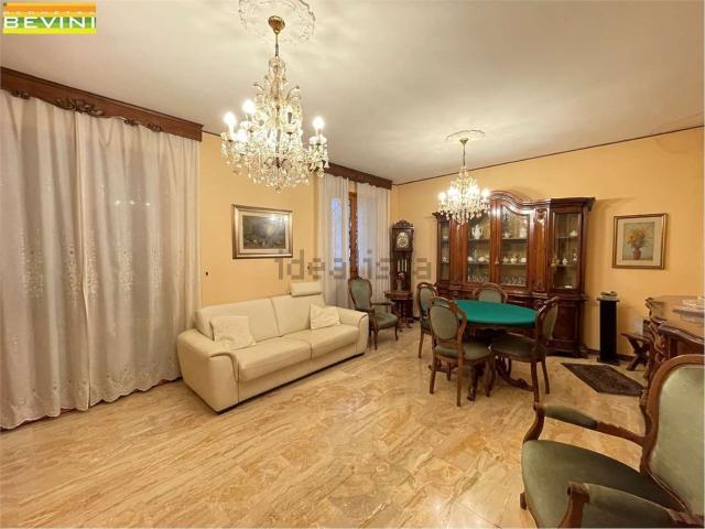 Villetta a schiera in affitto di 180 m² in Viale G. Amendola, 611