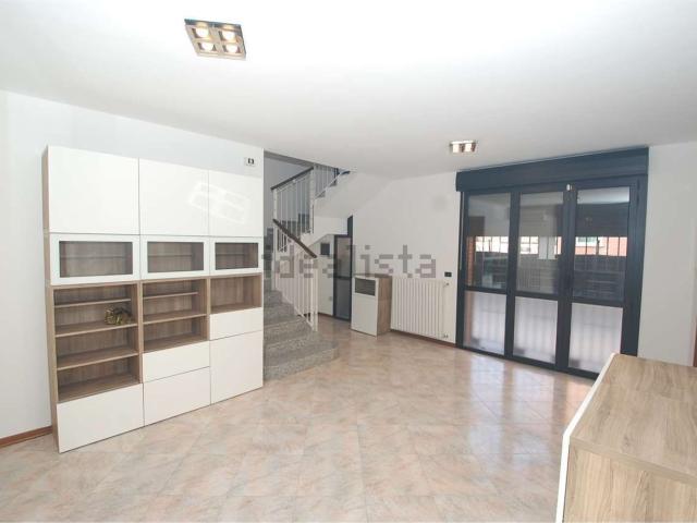 Villetta a schiera in affitto di 185 m² in Via Emilia Est, 405