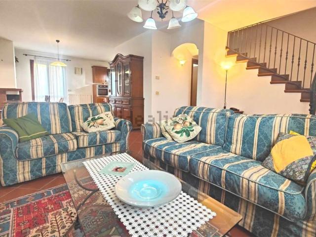 Villetta a schiera in affitto di 190 m² in Via dell&apos Acquacalda
