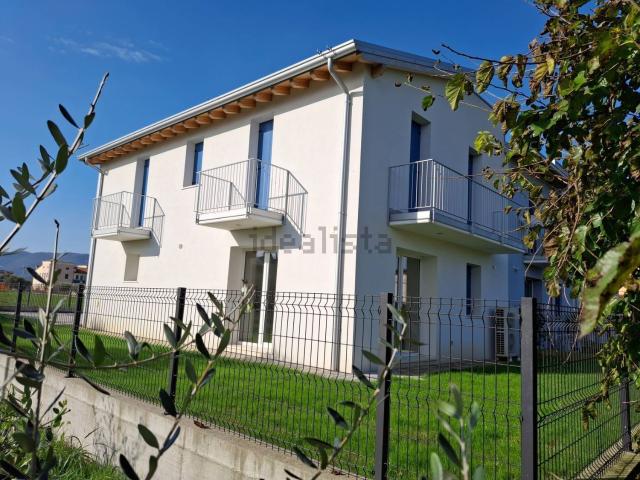 Villetta a schiera in affitto di 195 m² in Via Chiesa, 10