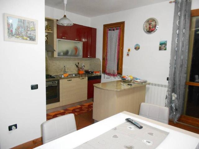 Villetta a schiera in affitto di 200 m² in Via Montalese