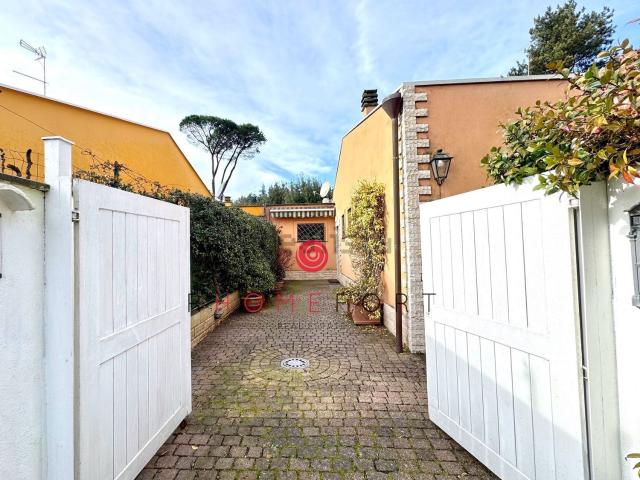 Villetta a schiera in affitto di 200 m² in Largo Olgiata, 15
