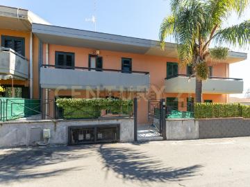 Villetta a schiera in affitto di 210 m² in Via Vampolieri, 34