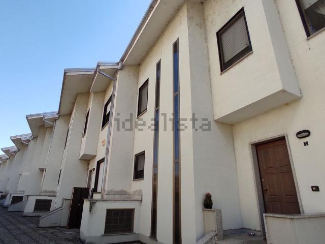 Villetta a schiera in affitto di 210 m² in Strada Privata Bazzi, 15