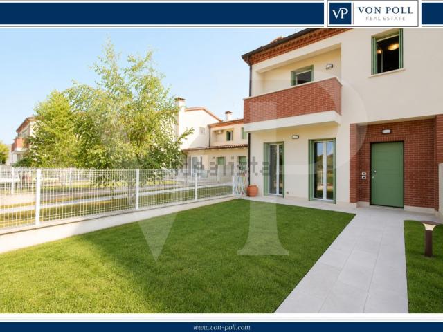 Villetta a schiera in affitto di 214 m² in Via dei Pioppi