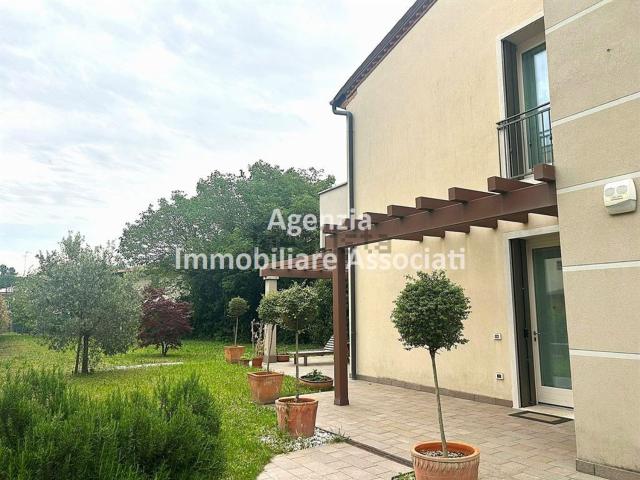 Villetta a schiera in affitto di 230 m² in Via Beato Marco D&apos Aviano