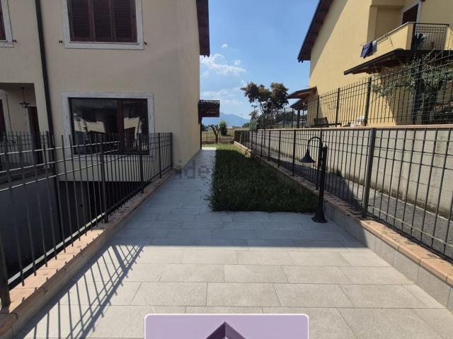 Villetta a schiera in affitto di 240 m² in Via Colle Castagno