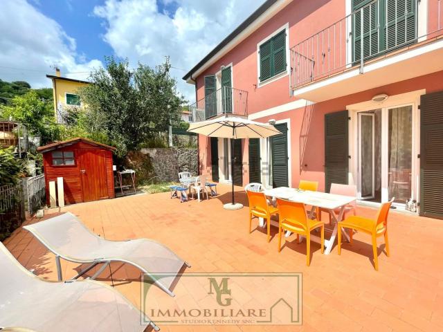 Villetta a schiera in affitto di 243 m² in Via Viano